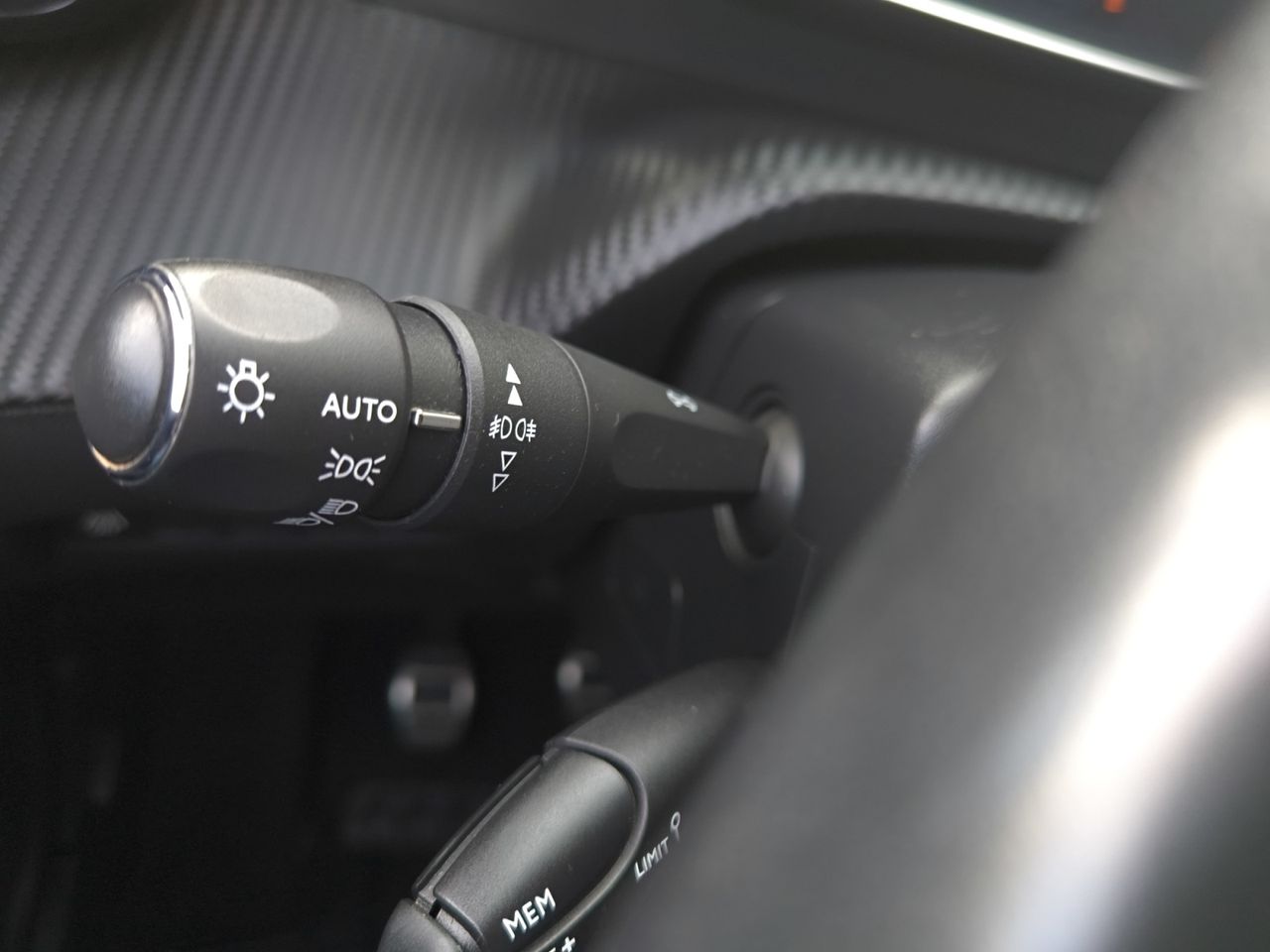 Peugeot 2008 GT LINE BLUE HDI 100 CV - Foto 2