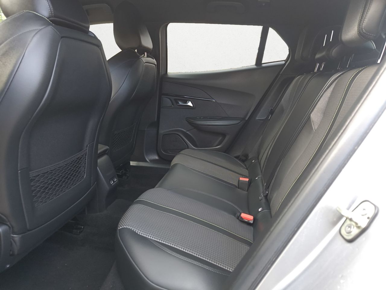 Peugeot 2008 GT LINE BLUE HDI 100 CV - Foto 2