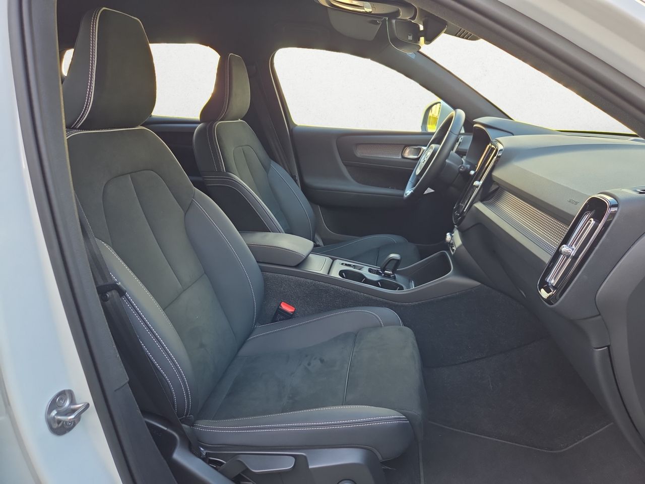 Volvo XC40 2.0 B3G CORE AUTO HIBRIDO 163 CV - Foto 2