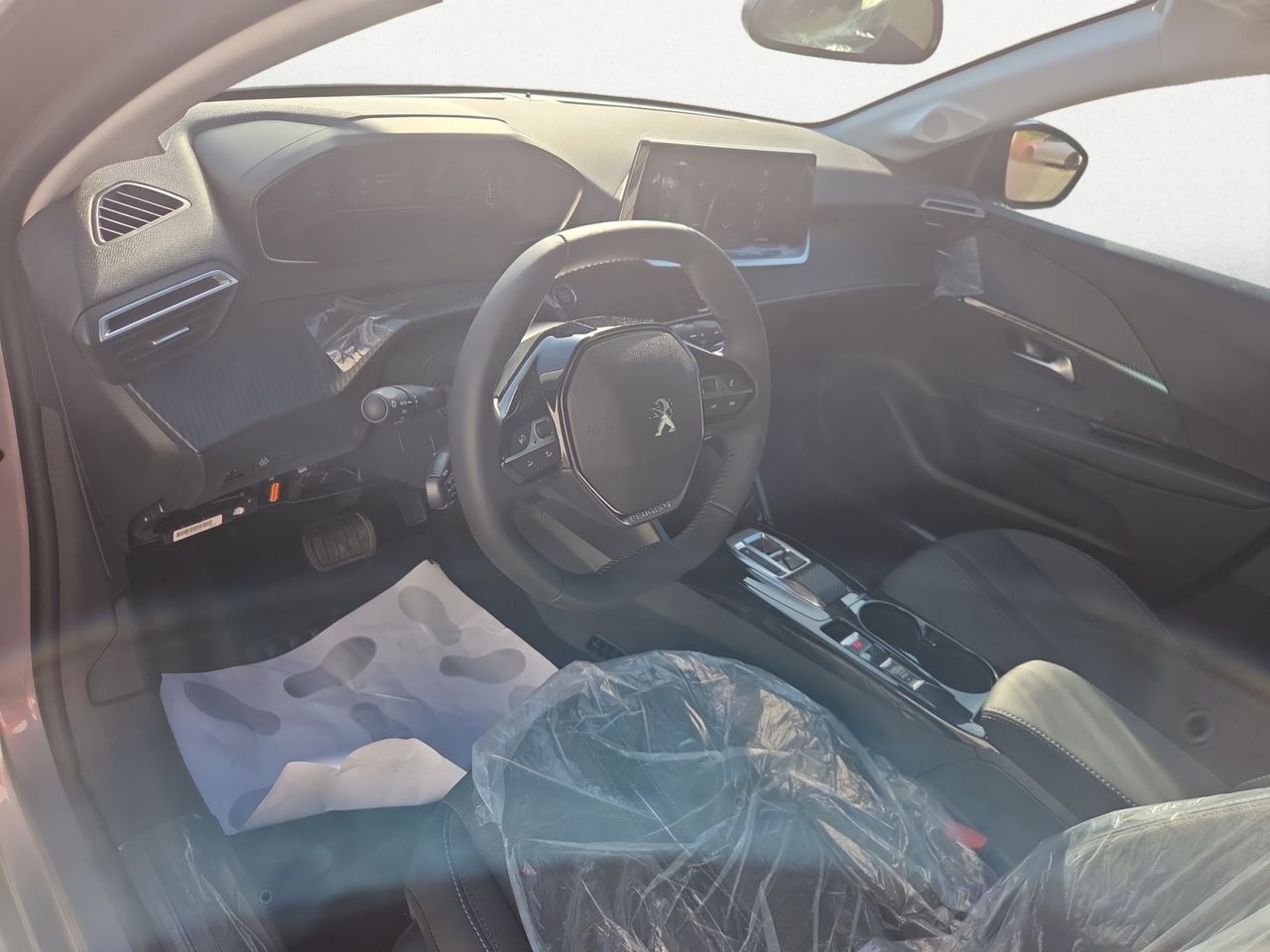 Peugeot e-208 ALLURE ELECTRICO 136 CV - Foto 2