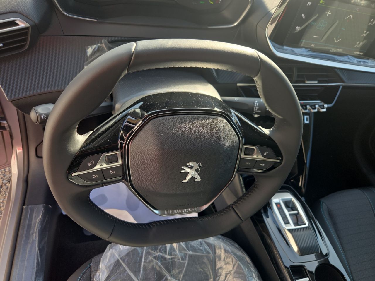 Peugeot e-208 ALLURE ELECTRICO 136 CV - Foto 2