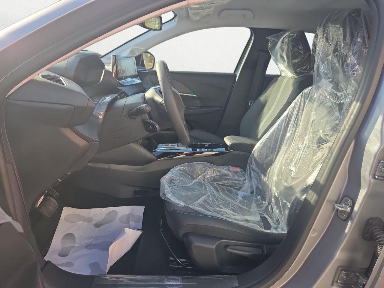 Peugeot e-208 ALLURE ELECTRICO 136 CV - Foto 2