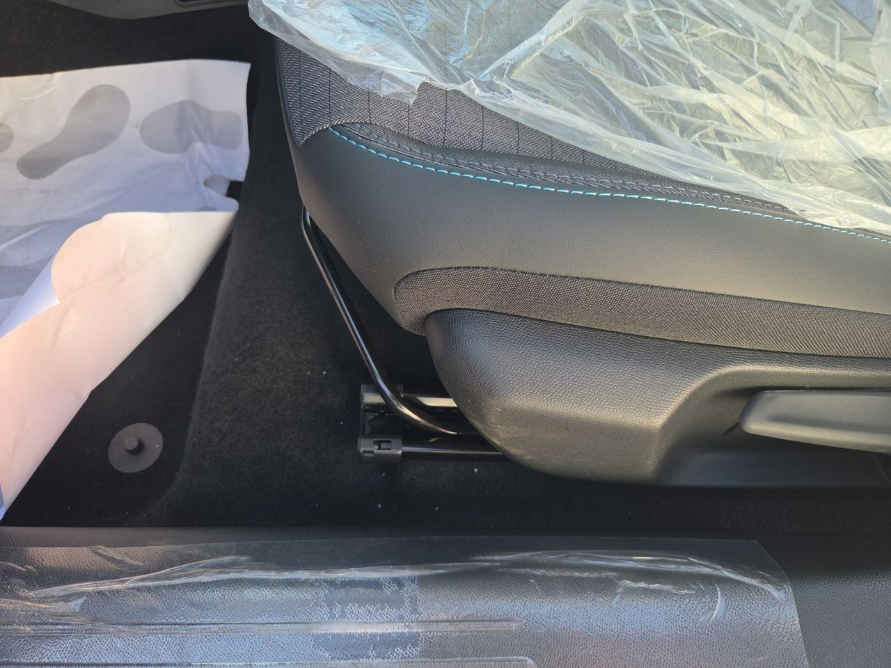 Peugeot e-208 ALLURE ELECTRICO 136 CV - Foto 2