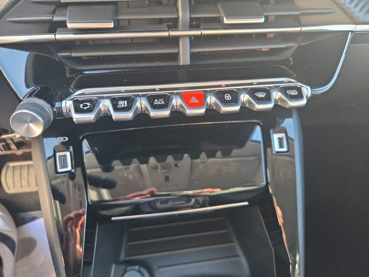 Peugeot e-208 ALLURE ELECTRICO 136 CV - Foto 2