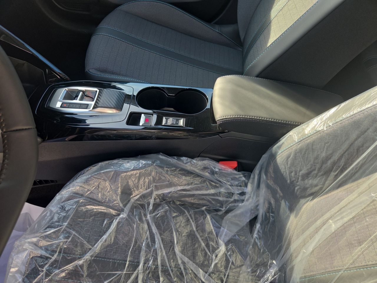 Peugeot e-208 ALLURE ELECTRICO 136 CV - Foto 2