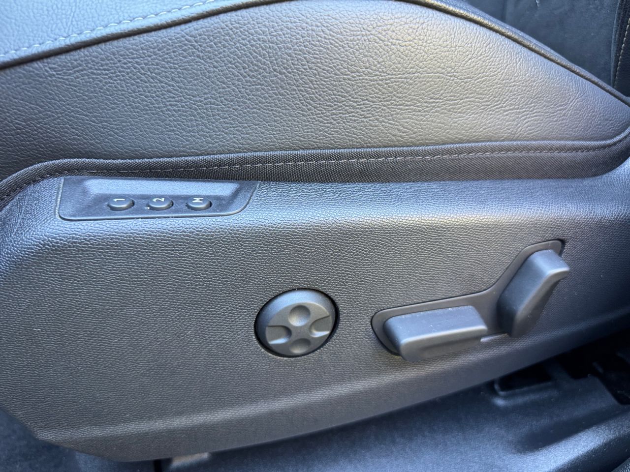 DS DS 7 Crossback E TENSE 4X4 300 PERFORMANCE LINE + - Foto 2