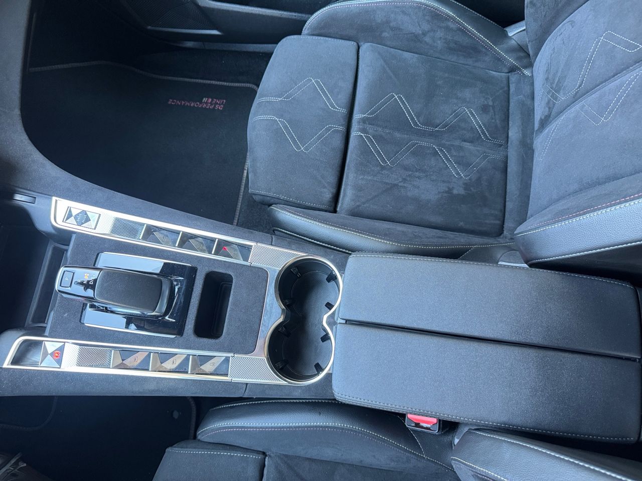 DS DS 7 Crossback E TENSE 4X4 300 PERFORMANCE LINE + - Foto 2