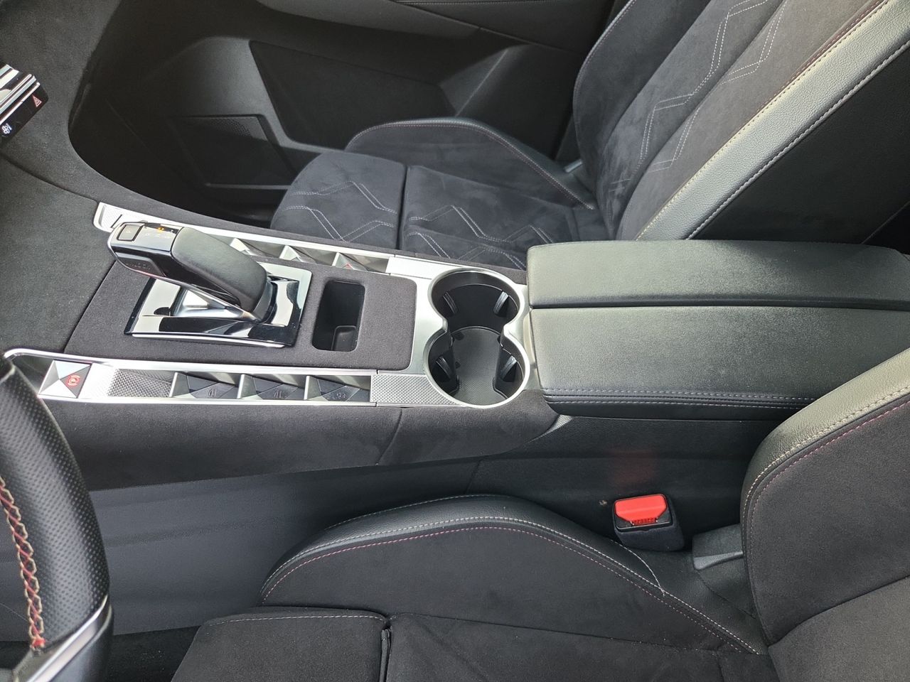 DS DS 7 Crossback E TENSE 4X4 300 PERFORMANCE LINE + - Foto 2