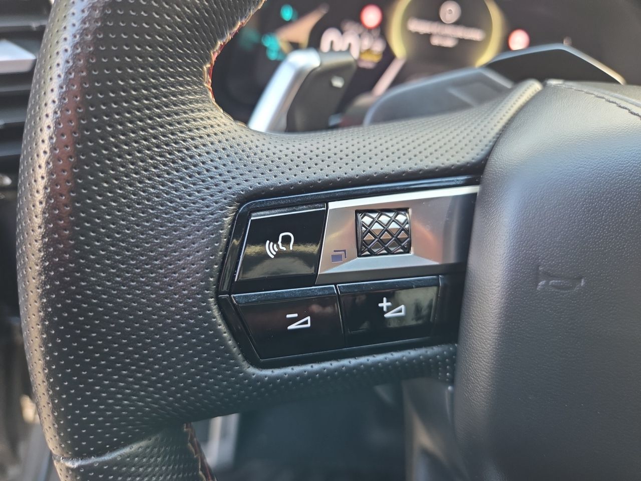 DS DS 7 E TENSE 4X4 300 PERFORMANCE LINE + - Foto 2