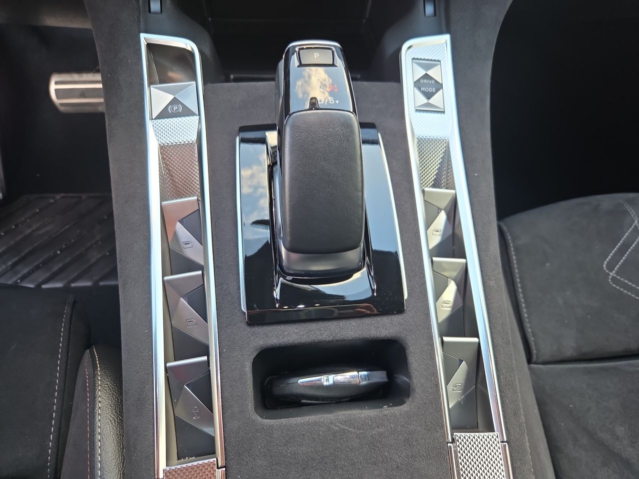 DS DS 7 E TENSE 4X4 300 PERFORMANCE LINE + - Foto 2