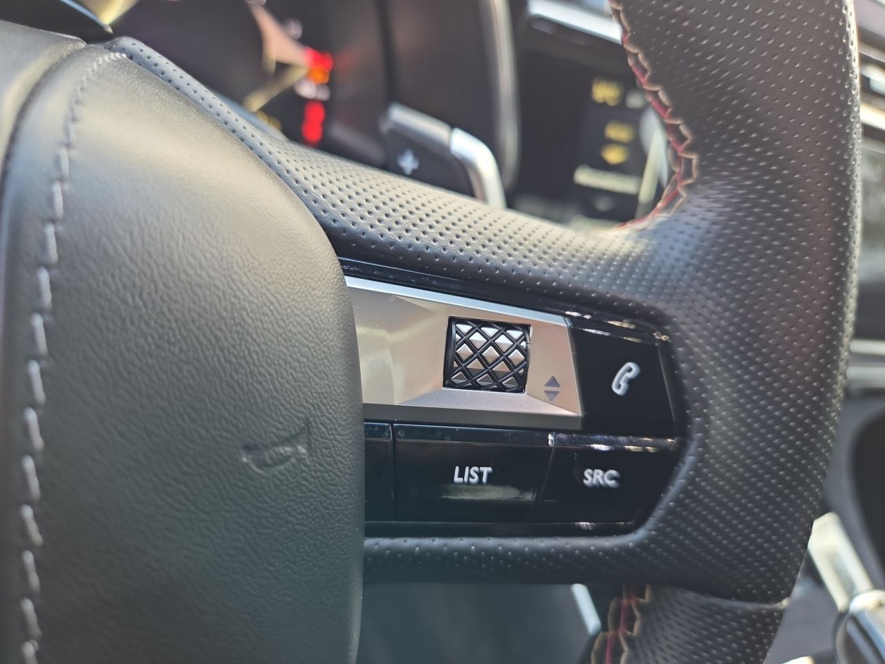 DS DS 7 E TENSE 4X4 300 PERFORMANCE LINE + - Foto 2