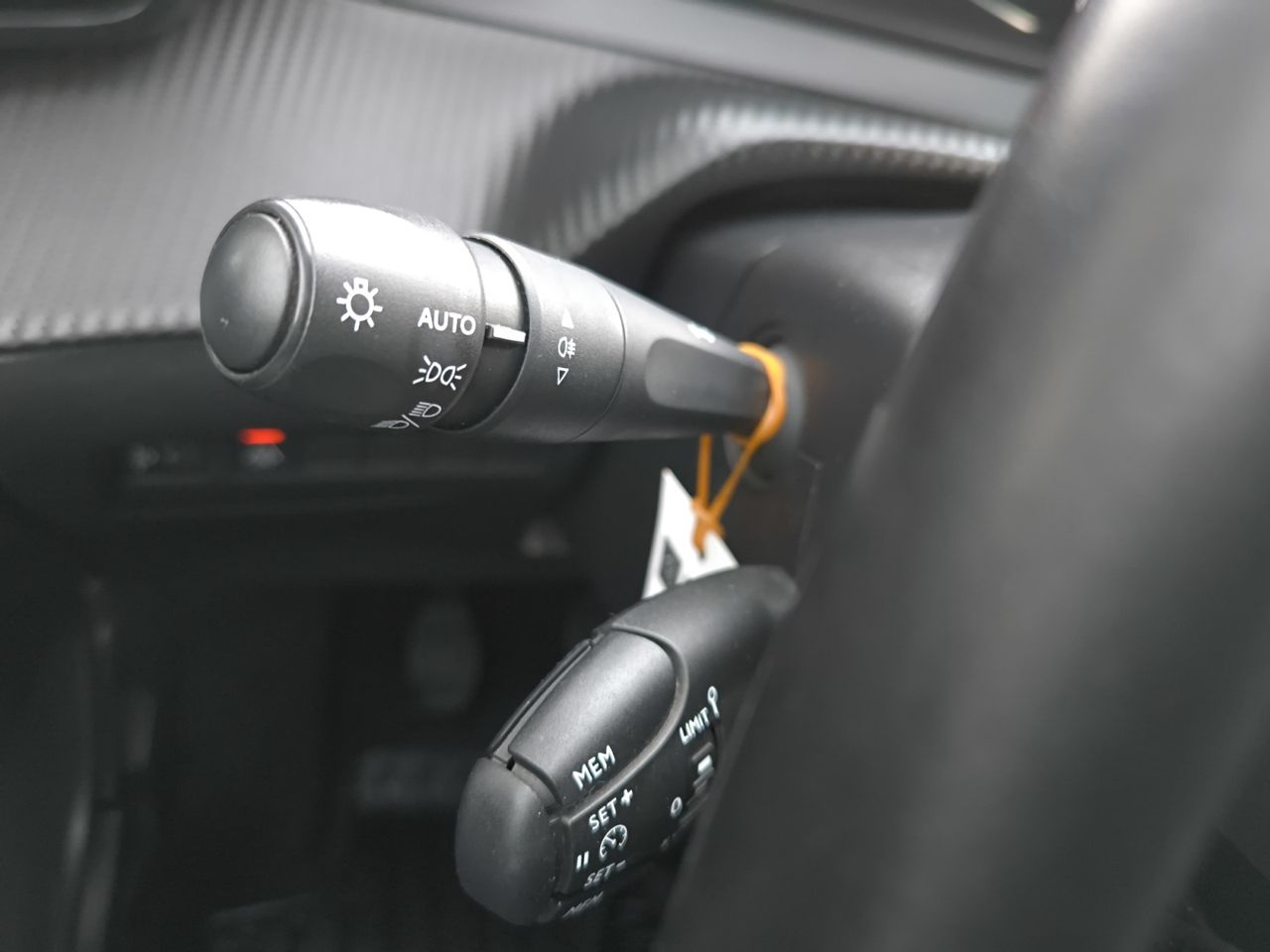 Peugeot 2008 ACTIVE BLUE HDI 100 CV - Foto 2