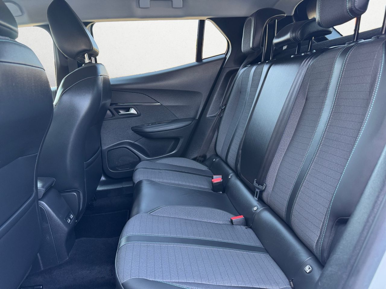 Peugeot 2008 ALLURE BLUE HDI 110 CV - Foto 2