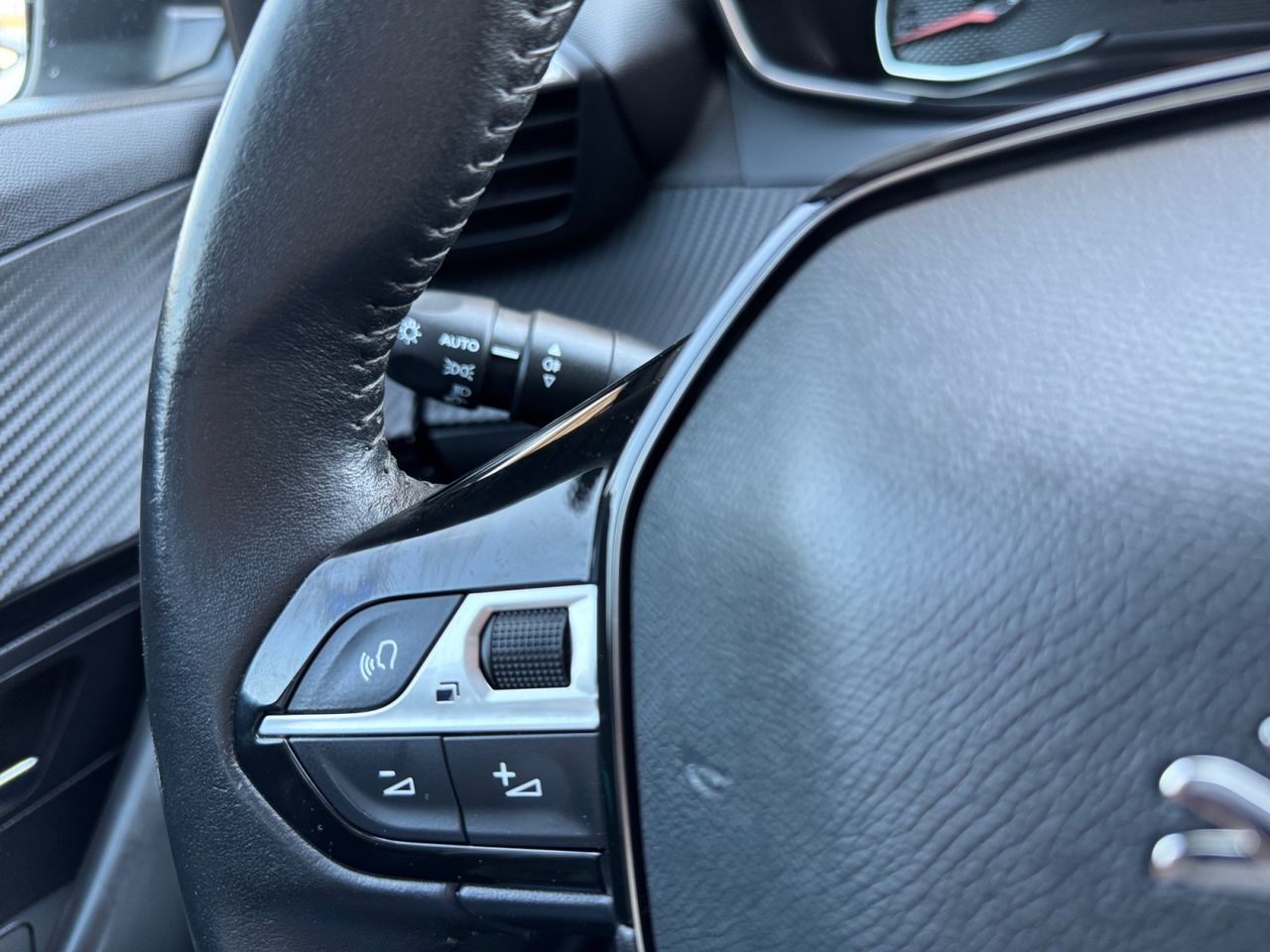 Peugeot 2008 ALLURE BLUE HDI 110 CV - Foto 2