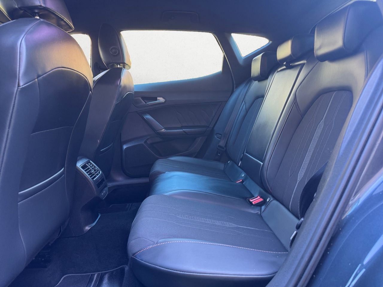 Cupra Formentor 1.4 e HYBRID 150 KW 204 CV DSG - Foto 2