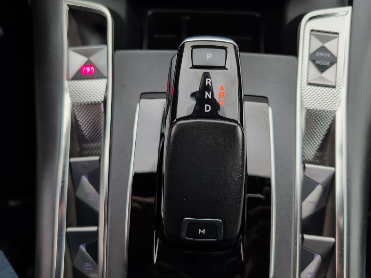 DS DS 7 Crossback PURE TECH 180 AUT RIVOLI - Foto 2