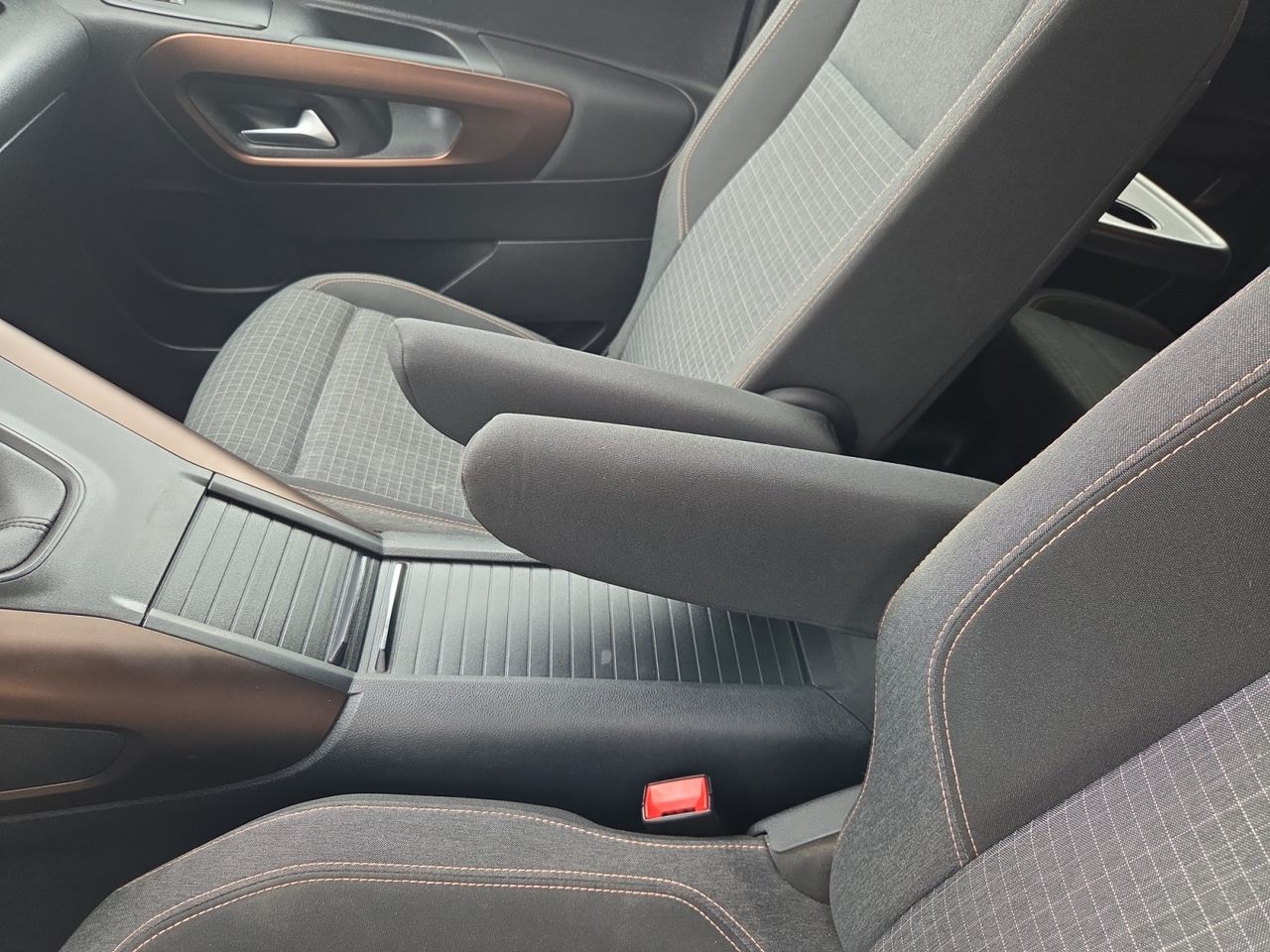 Peugeot Rifter GT BUSINESS STANDARD BLUE HDI 100 CV - Foto 2