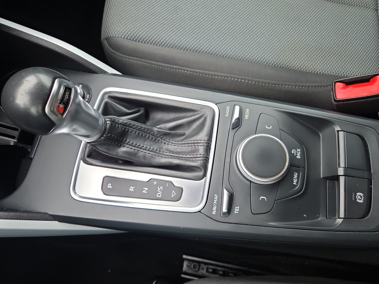 Audi Q2 DESING 30 TDI STRONIC 116 CV - Foto 2