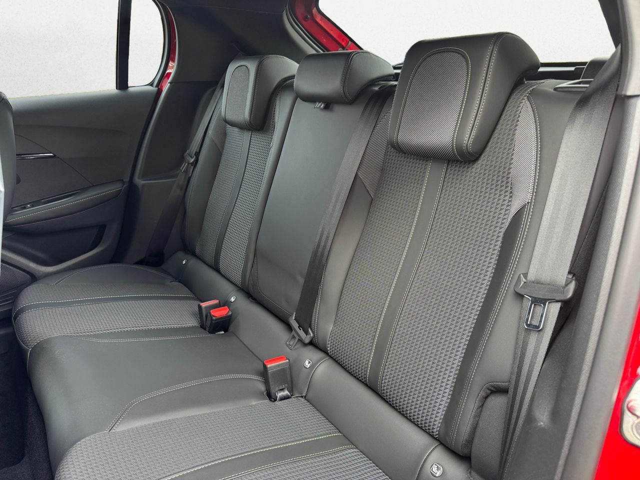 Peugeot e-208 GT ELECTRICO 136 - Foto 2