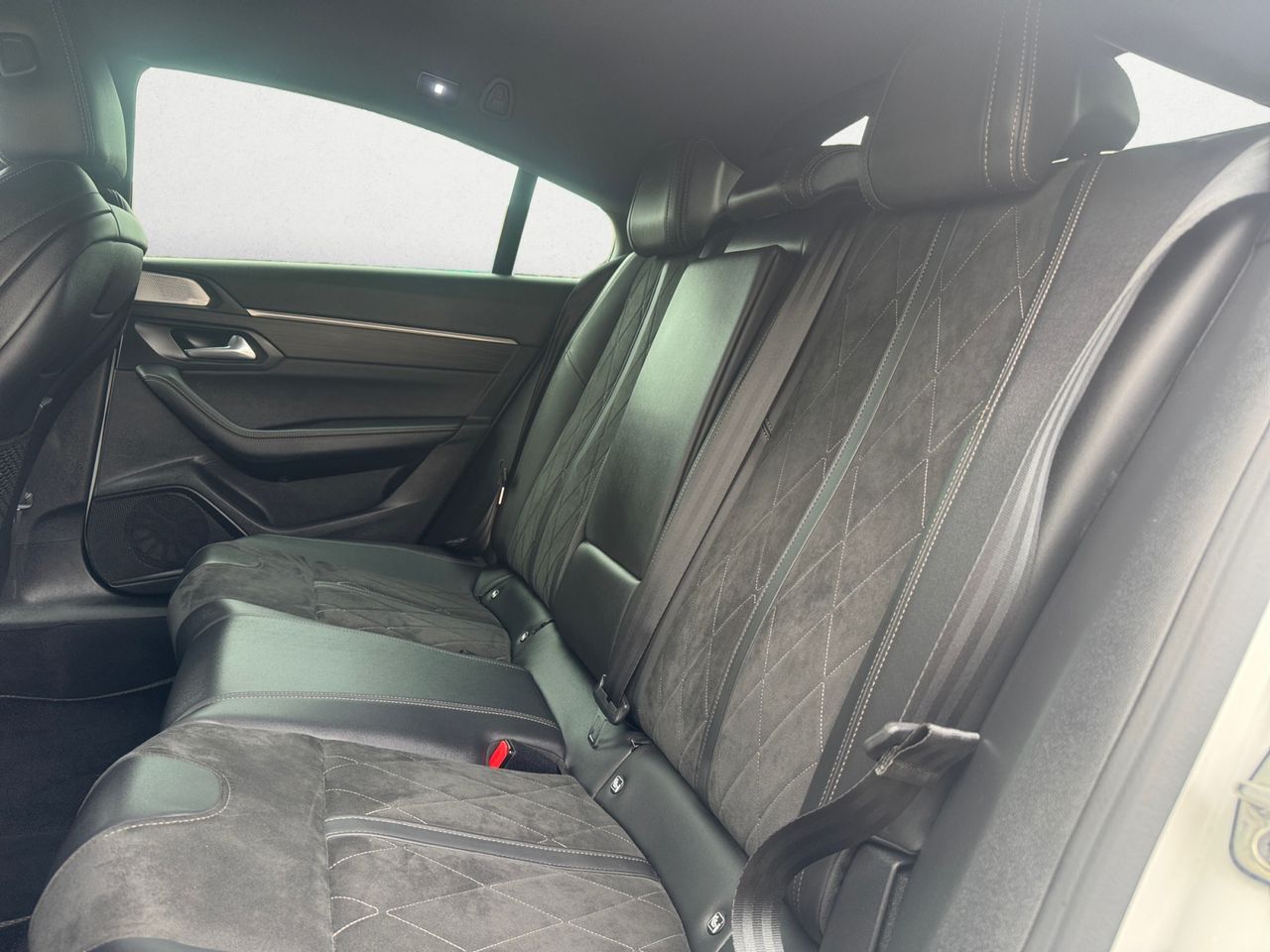 Peugeot 508 Hybrid GT PACK HYBRID 225 e EAT8 - Foto 2