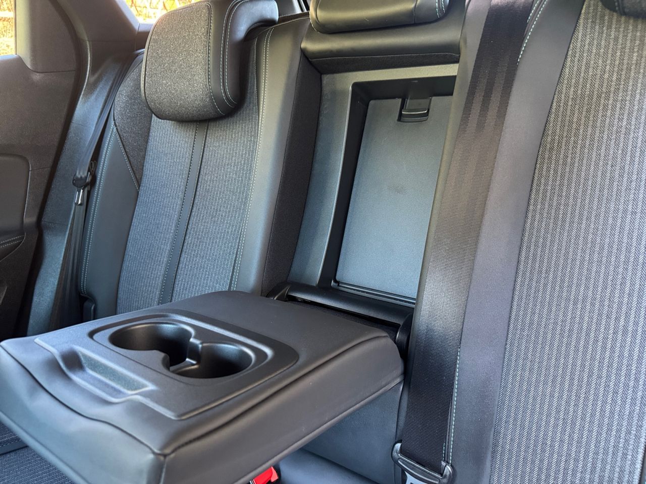 Peugeot 3008 Hybrid ALLURE PACK PLUG IN HYBRID 225 e EAT8 - Foto 2