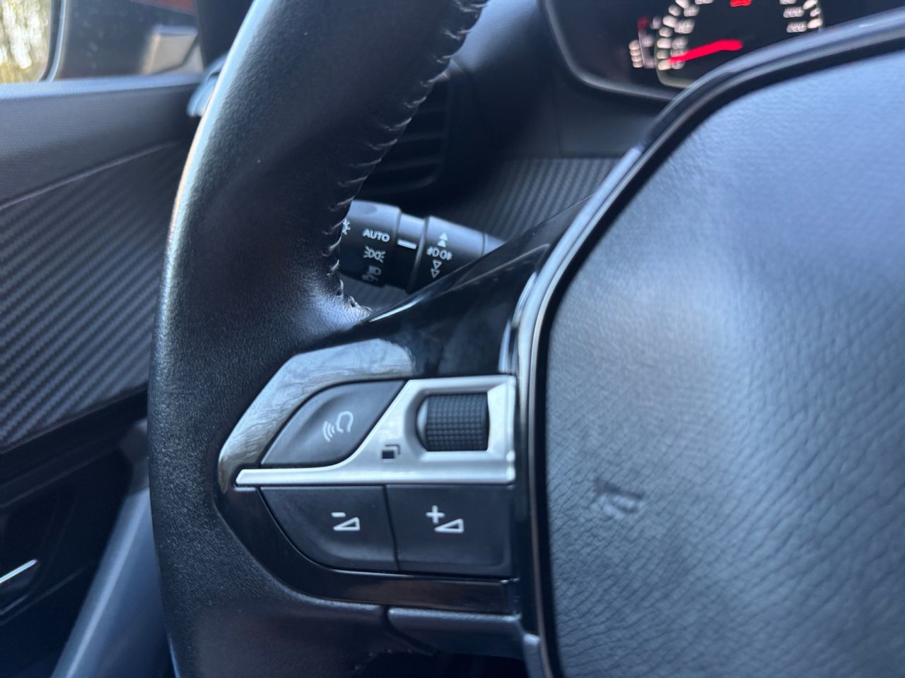 Peugeot 2008 ALLURE PURE TECH 100 CV - Foto 2