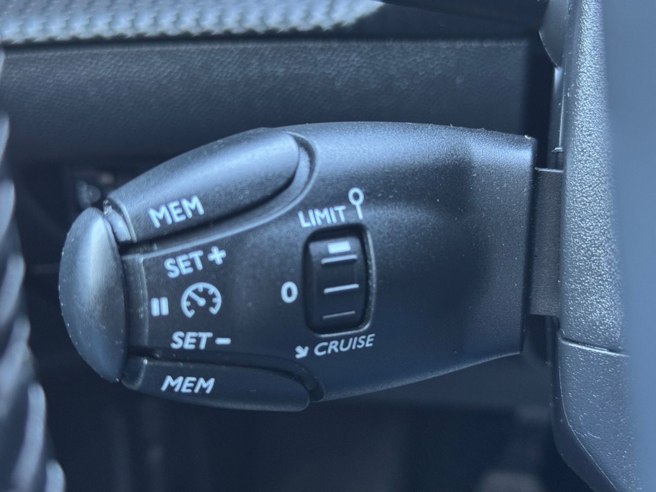 Peugeot 2008 ALLURE PURE TECH 100 CV - Foto 2