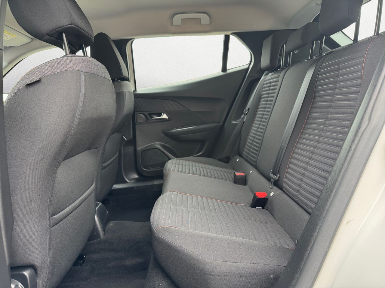 Peugeot 2008 ACTIVE PACK BLUE HDI 110 CV - Foto 2