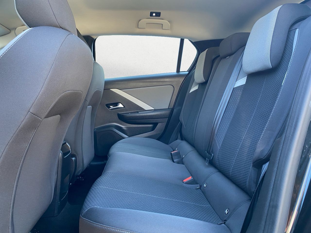 Opel Astra EDITION 1.2T XHT MT6 S/S 130 HP - Foto 2