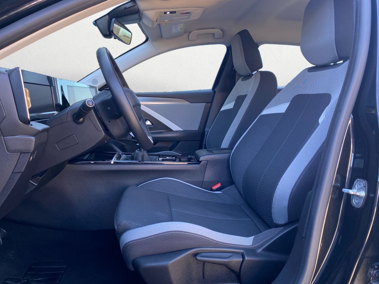 Opel Astra EDITION 1.2T XHT MT6 S/S 130 HP - Foto 2