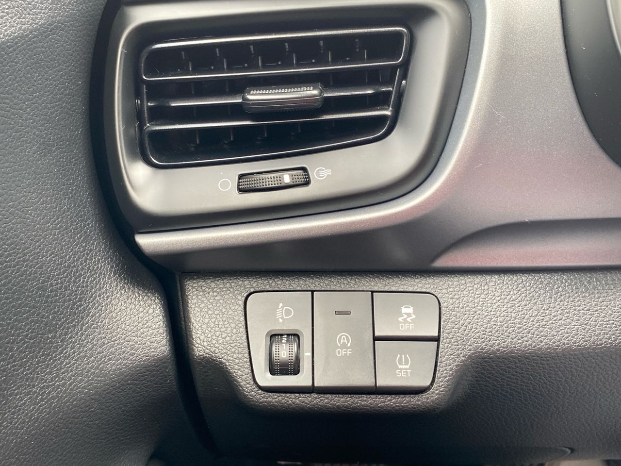 Kia Stonic 1.0 TGDI 74 KW 100 CV MHEV CONCEPT - Foto 2