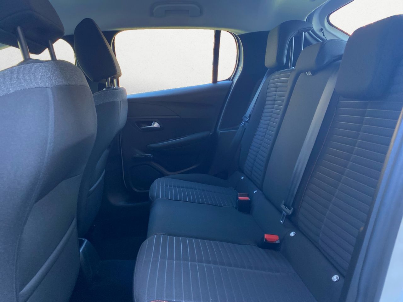 Peugeot 208 ACTIVE BLUE HDI 100 CV - Foto 2