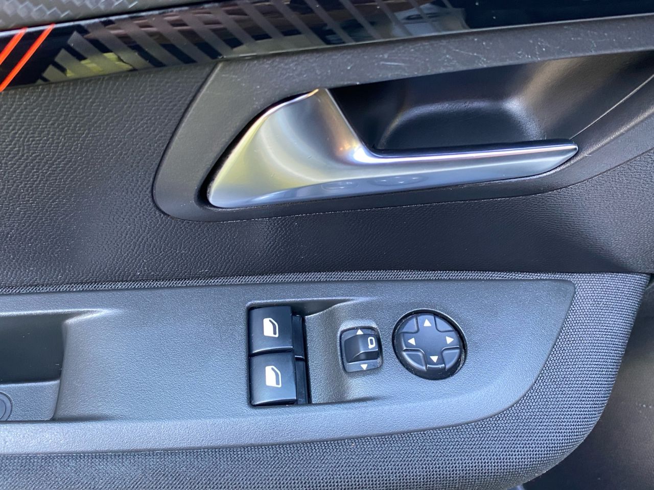 Peugeot 208 ACTIVE BLUE HDI 100 CV - Foto 2