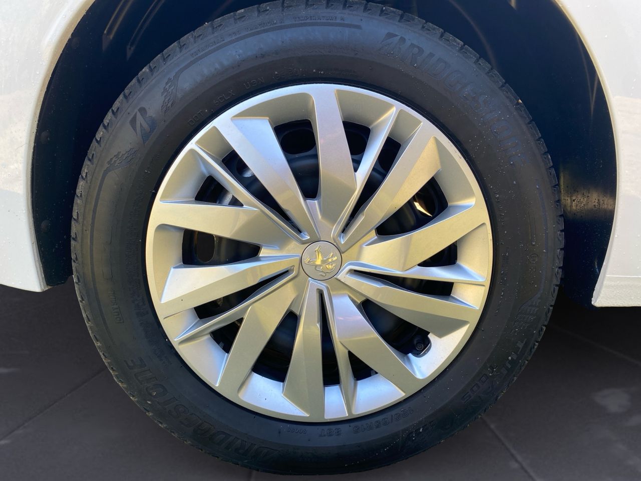 Peugeot 208 ACTIVE BLUE HDI 100 CV - Foto 2