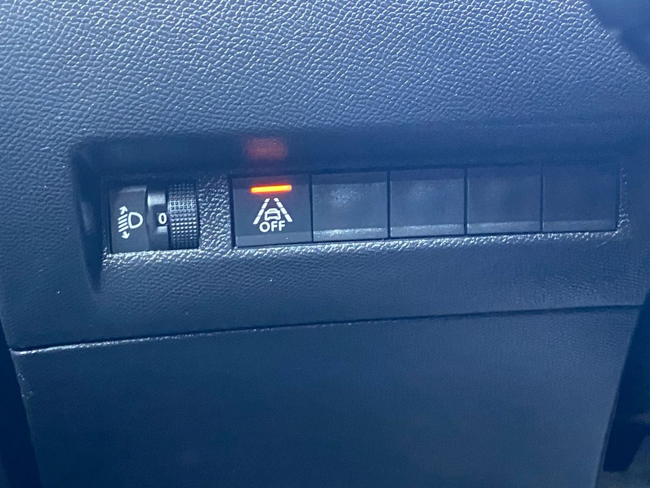 Peugeot 208 ACTIVE BLUE HDI 100 CV - Foto 2