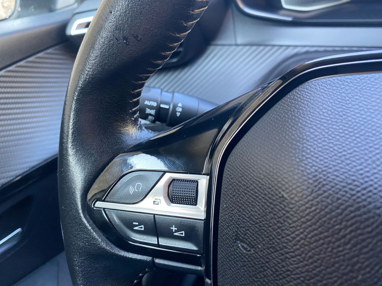 Peugeot 208 ACTIVE BLUE HDI 100 CV - Foto 2