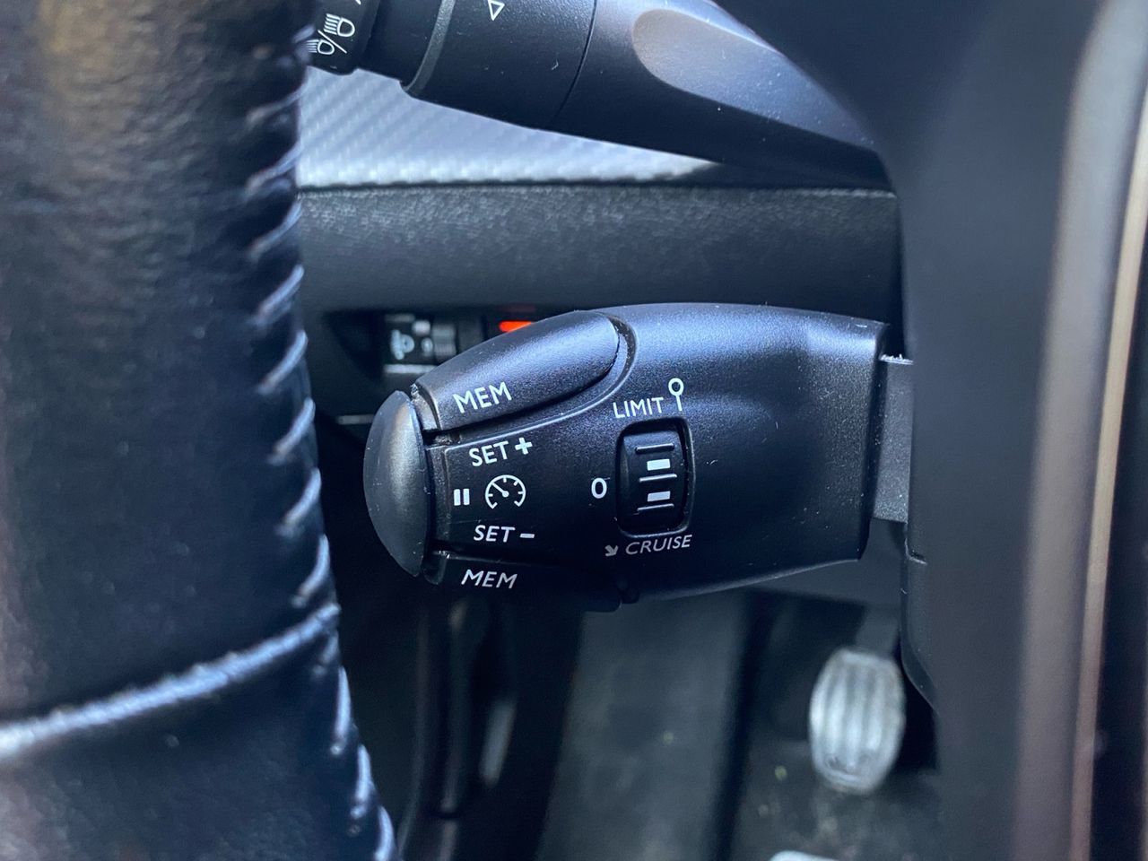 Peugeot 208 ACTIVE BLUE HDI 100 CV - Foto 2