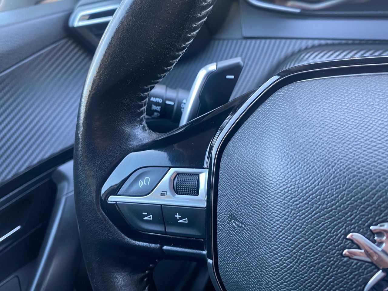 Peugeot 2008 ALLURE BLUE HDI 130 CV EAT8 - Foto 2