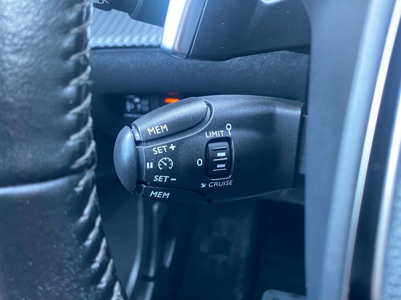 Peugeot 2008 ALLURE BLUE HDI 130 CV EAT8 - Foto 2