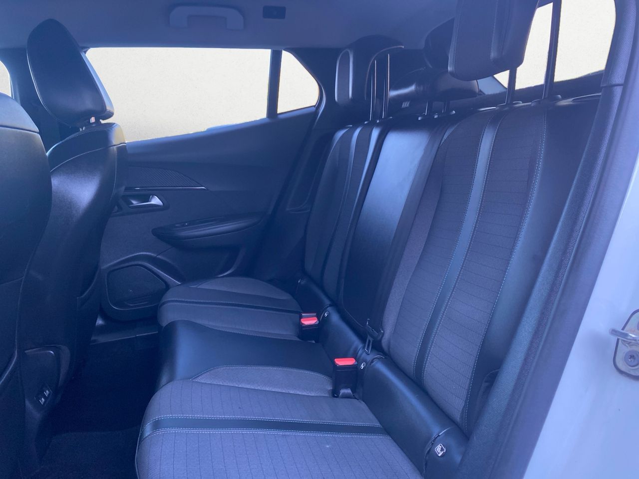 Peugeot 2008 ALLURE BLUE HDI 130 CV EAT8 - Foto 2