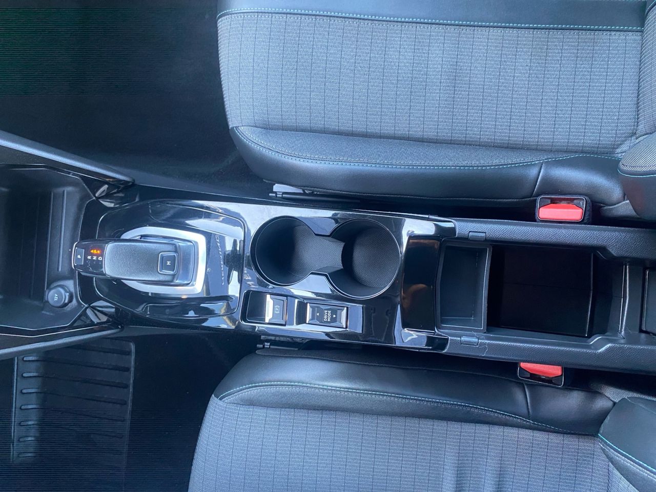 Peugeot 2008 ALLURE BLUE HDI 130 CV EAT8 - Foto 2