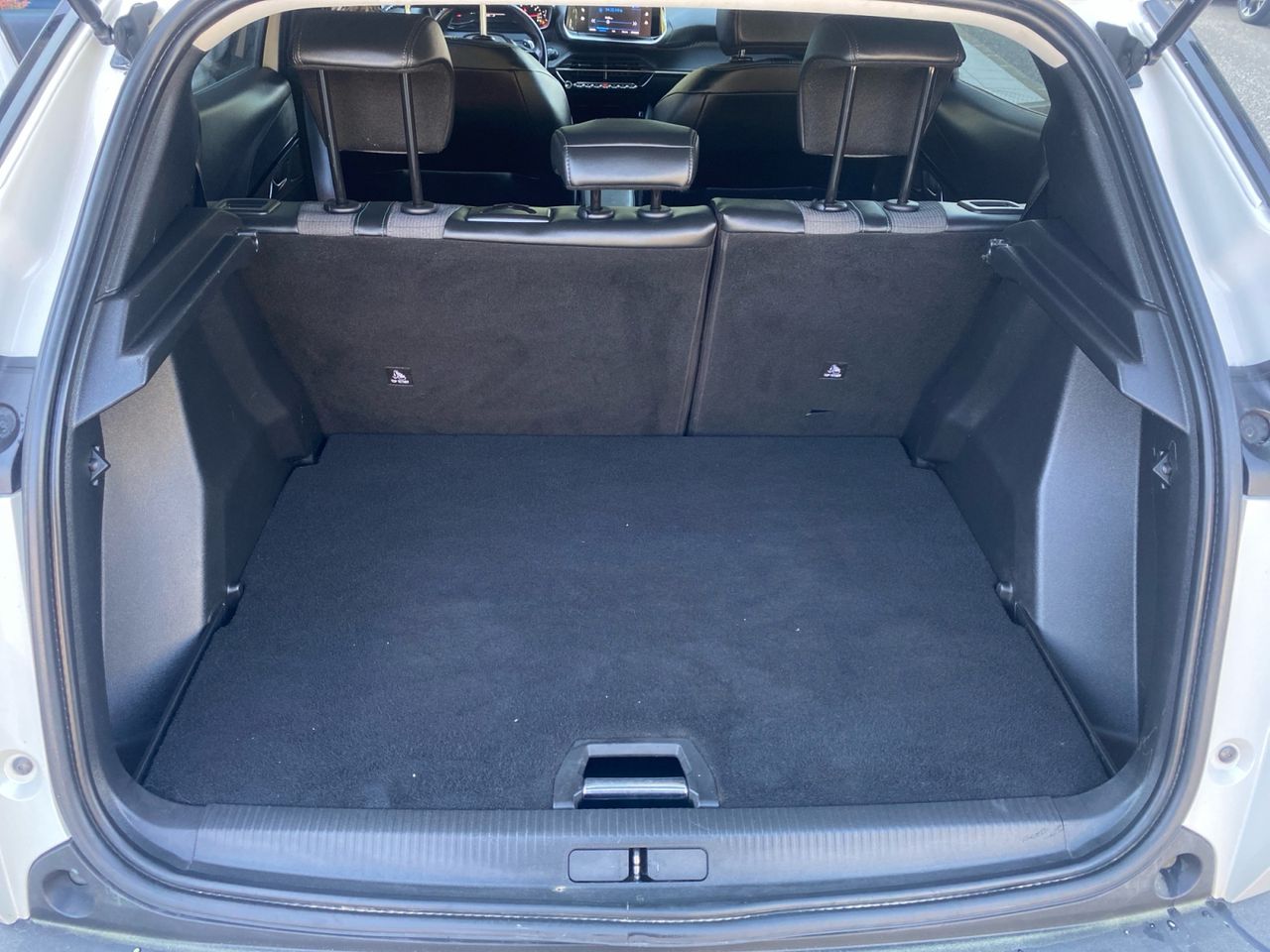 Peugeot 2008 ALLURE BLUE HDI 130 CV EAT8 - Foto 2