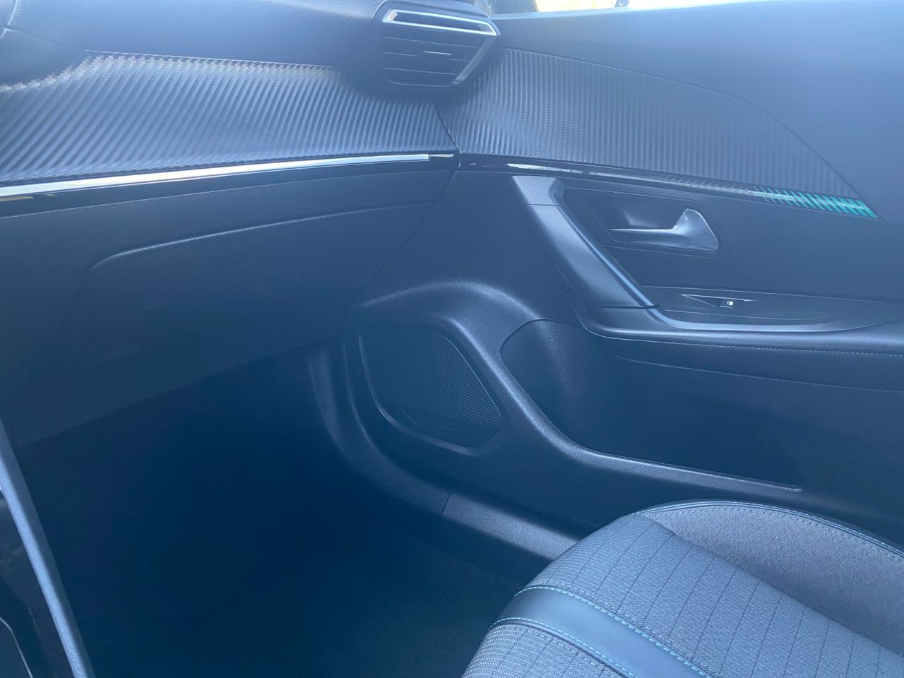 Peugeot 2008 ALLURE BLUE HDI 130 CV EAT8 - Foto 2