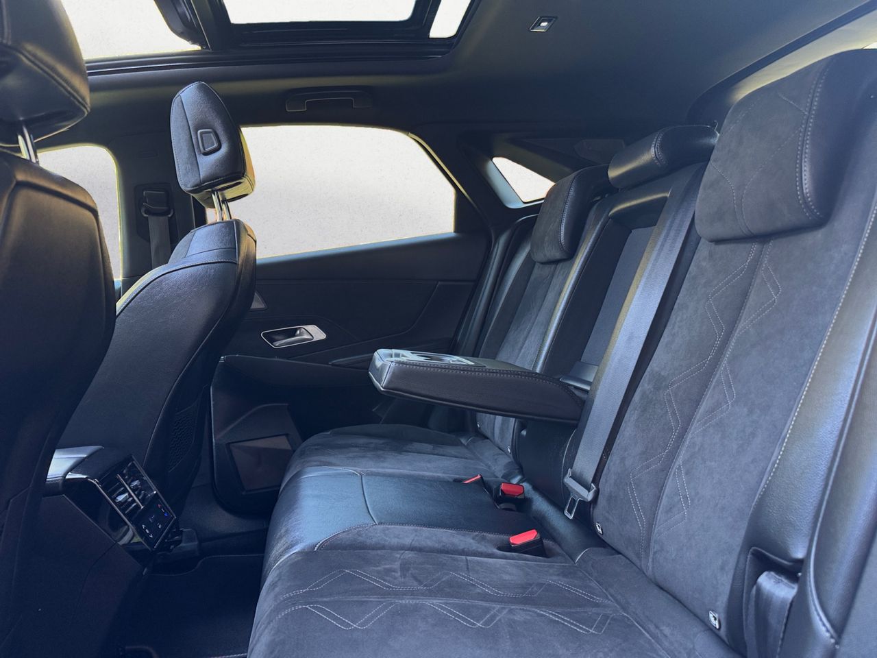 DS DS 7 Crossback BLUE HDI 130 CV AUT PERFORMANCE - Foto 2