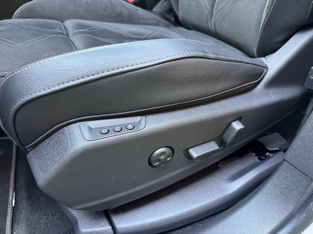 DS DS 7 Crossback BLUE HDI 130 CV AUT PERFORMANCE - Foto 2