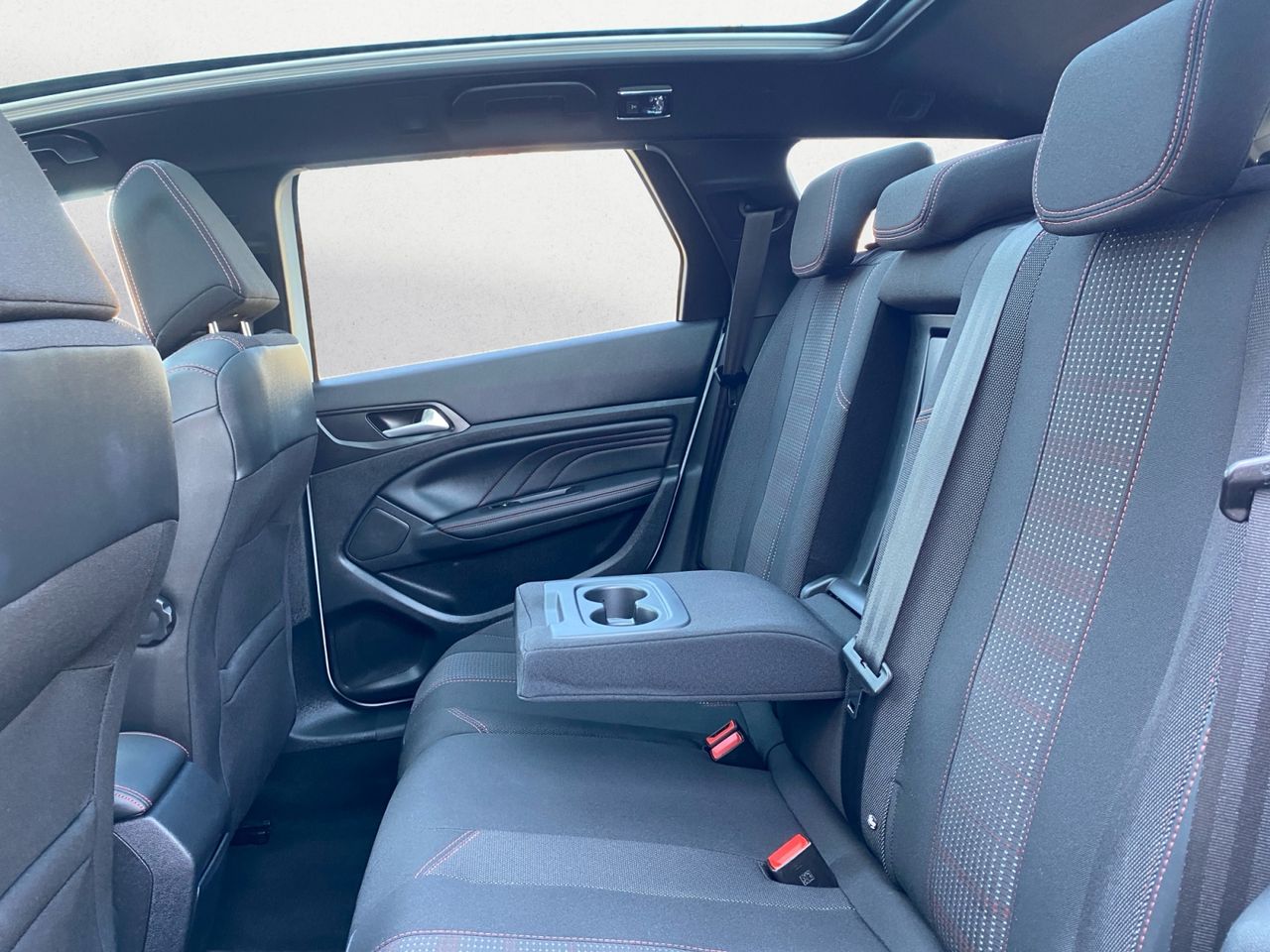 Peugeot 308 SW GT LINE BLUE HDI 130 CV EAT8 - Foto 2