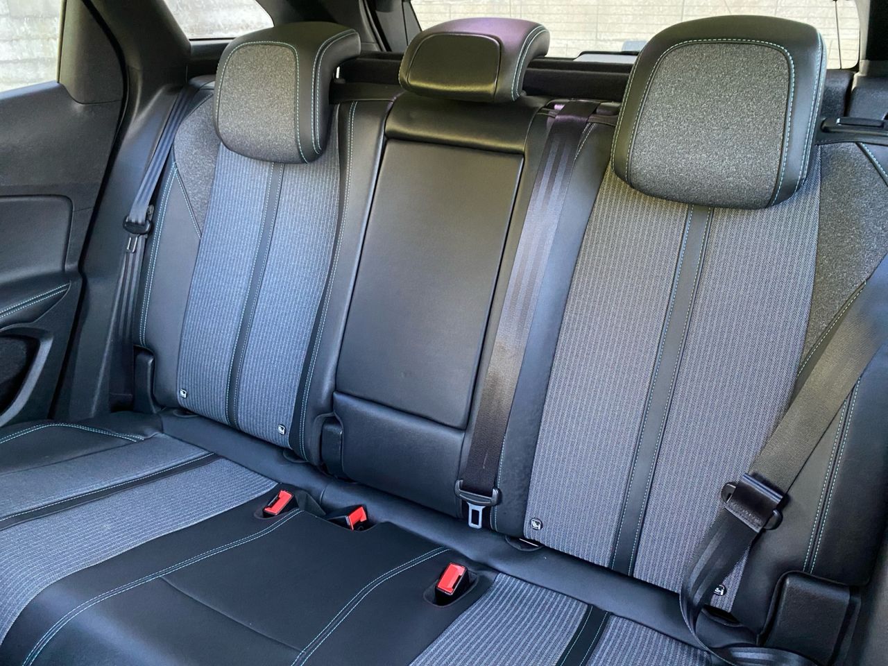 Peugeot 3008 Hybrid ALLURE HYBRID 225 e EAT8 - Foto 2