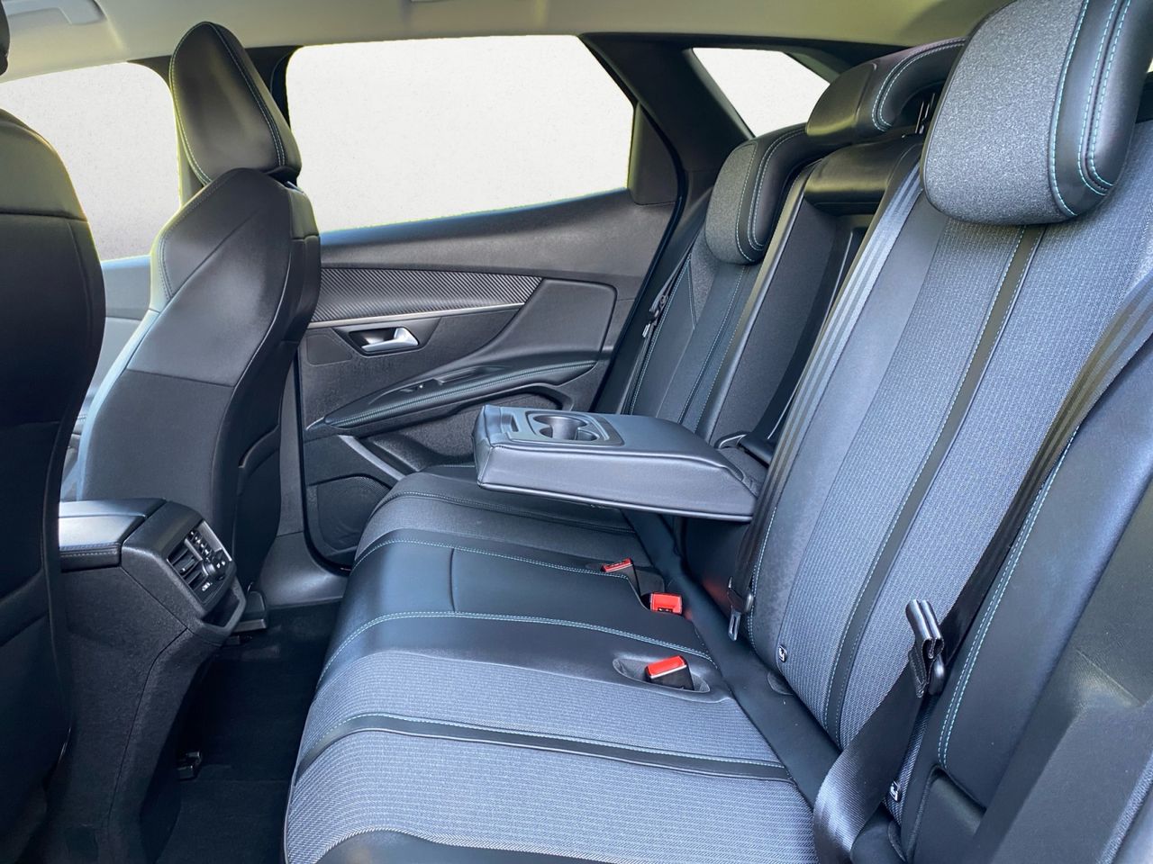 Peugeot 3008 Hybrid ALLURE HYBRID 225 e EAT8 - Foto 2