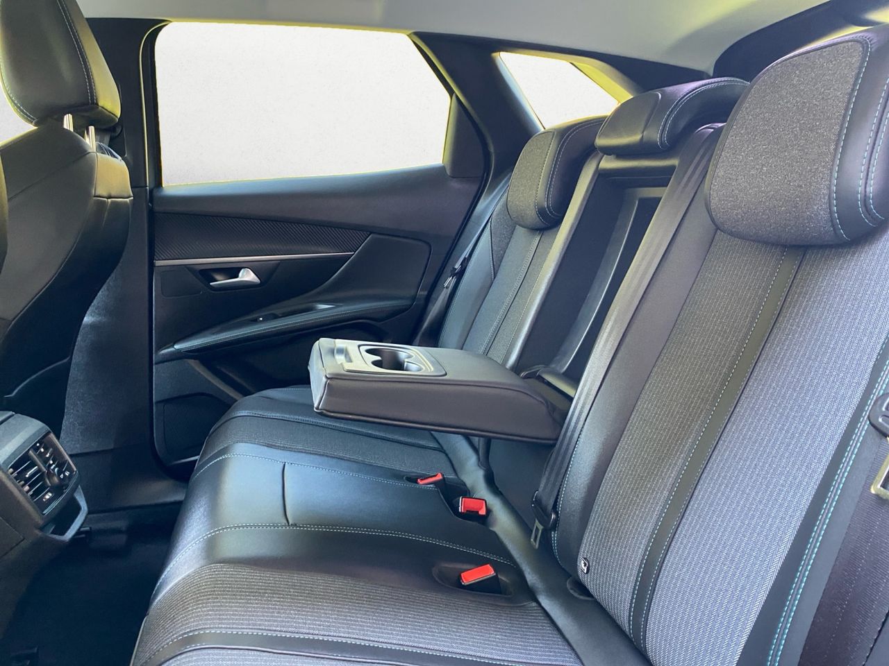 Peugeot 3008 Hybrid ALLURE HYBRID 225 e EAT8 - Foto 2