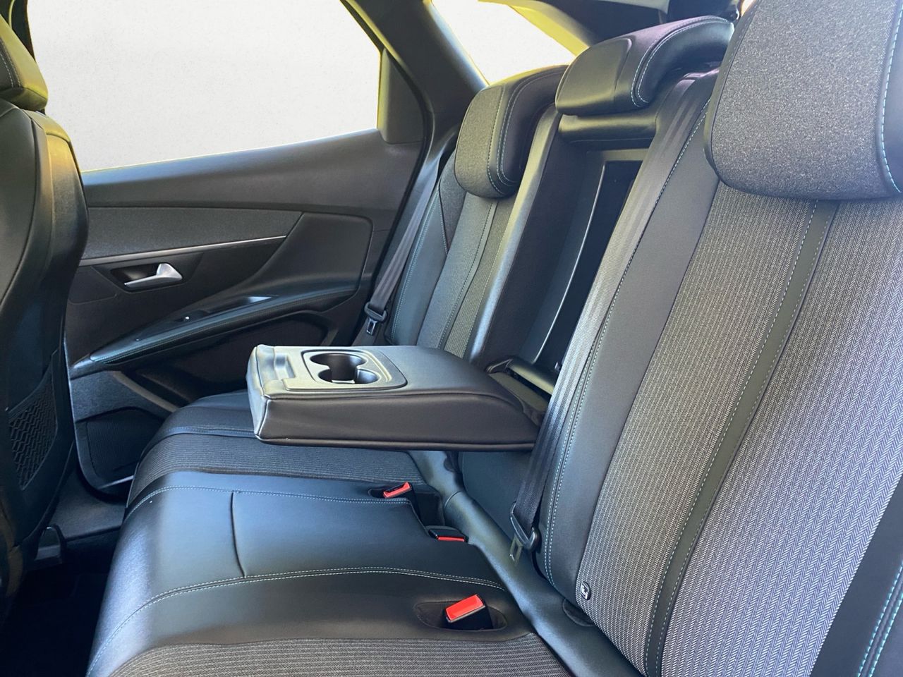 Peugeot 3008 Hybrid ALLURE PACK HYBRID 300 e EAT8 - Foto 2